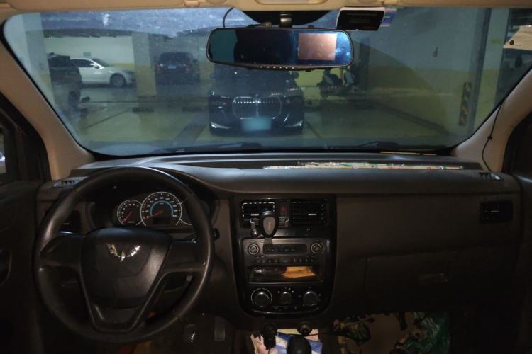 Used Wuling Rongguang V 2018 1.2L Standard Model Center Console