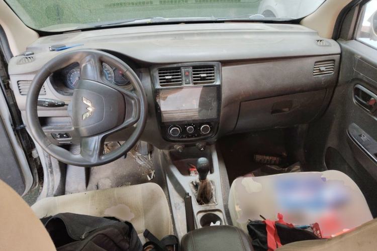 Used Wuling Rongguang V 2018 1.5L Practical Version Center Console