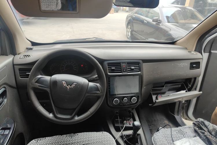 Used Wuling Rongguang V 2018 1.5L Standard Version Center Console