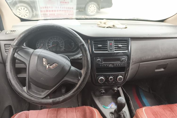Used Wuling Rongguang V 2018 1.5L Standard Version Center Console