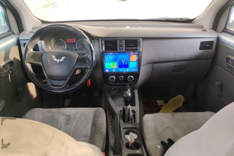Used Wuling Rongguang V 2018 1.5L Practical Version Center Console
