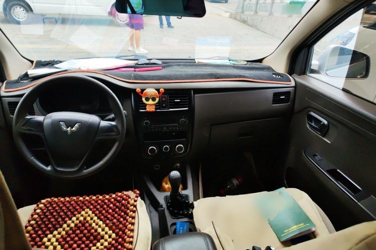 Used Wuling Rongguang V 2018 1.5L Standard Version Center Console