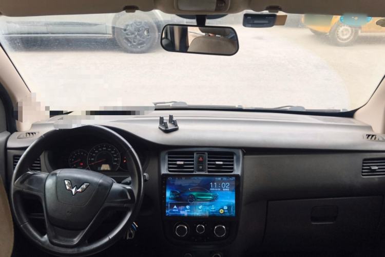 Used Wuling Rongguang V 2018 1.5L Standard Version Center Console