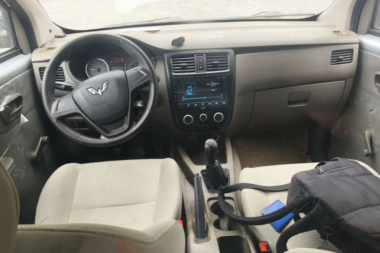 Used Wuling Rongguang V 2018 1.5L Practical Version Center Console