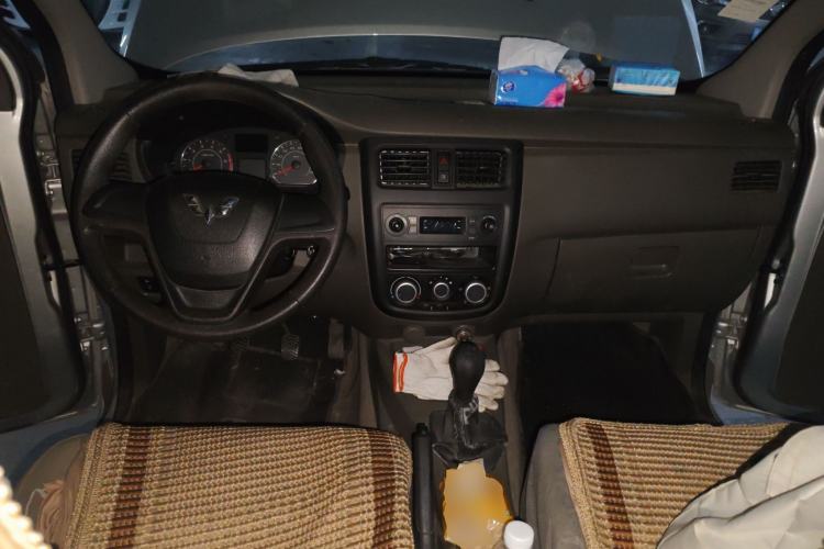 Used Wuling Rongguang V 2018 1.2L Practical Model Center Console