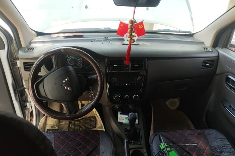 Used Wuling Rongguang V 2018 1.5L Standard Version Center Console