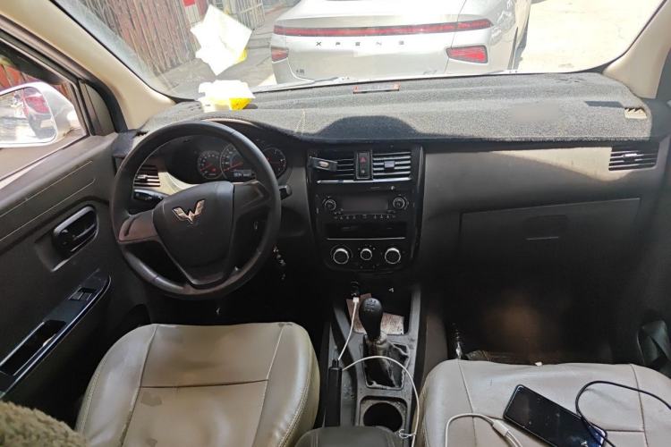 Used Wuling Rongguang V 2018 1.5L Standard Version Center Console