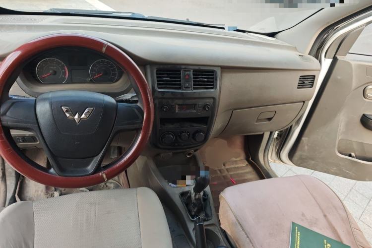 Used Wuling Rongguang V  Center Console