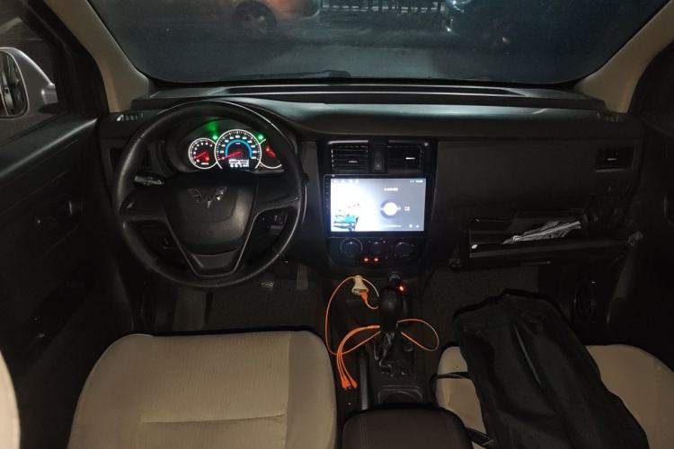 Used Wuling Rongguang V 2018 1.5L Standard Version Center Console