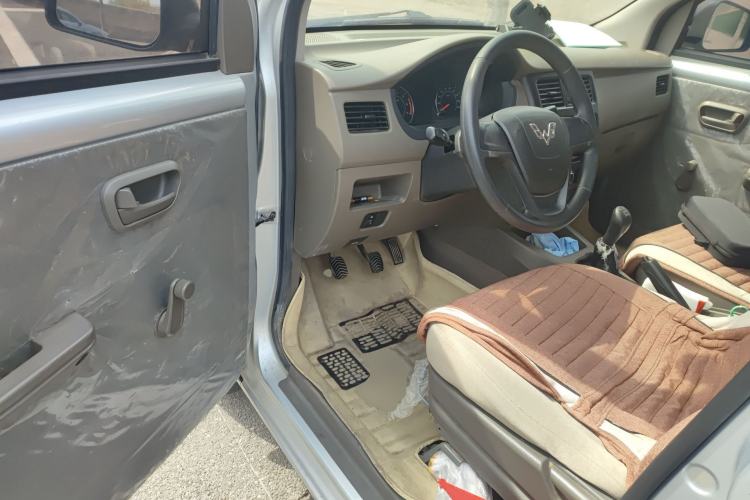 Used Wuling Rongguang V 2018 1.2L Practical Model Driver Seat