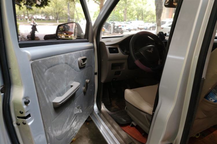 Used Wuling Rongguang V 2018 1.5L Practical Version Driver Seat