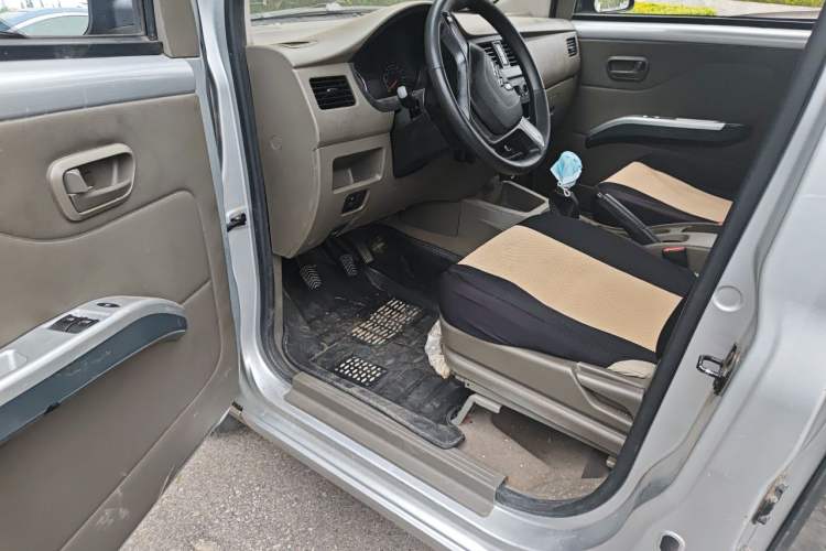 Used Wuling Rongguang V 2018 1.5L Practical Version Driver Seat