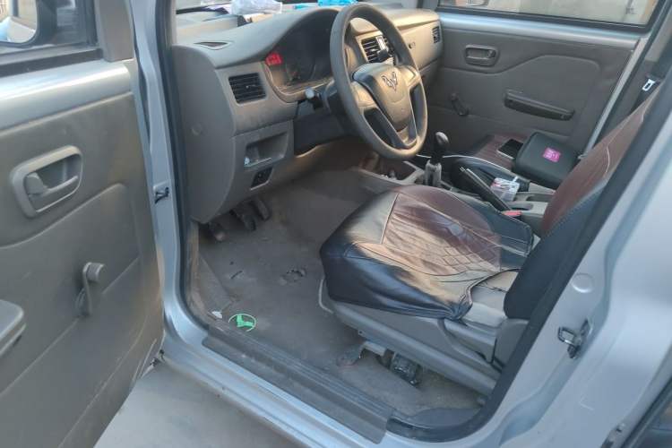 Used Wuling Rongguang V 2018 1.5L Practical Version Driver Seat