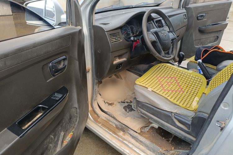Used Wuling Rongguang V 2018 1.5L Standard Version Driver Seat