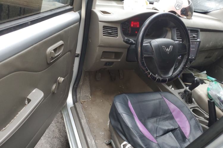 Used Wuling Rongguang V 2018 1.5L Practical Version Driver Seat