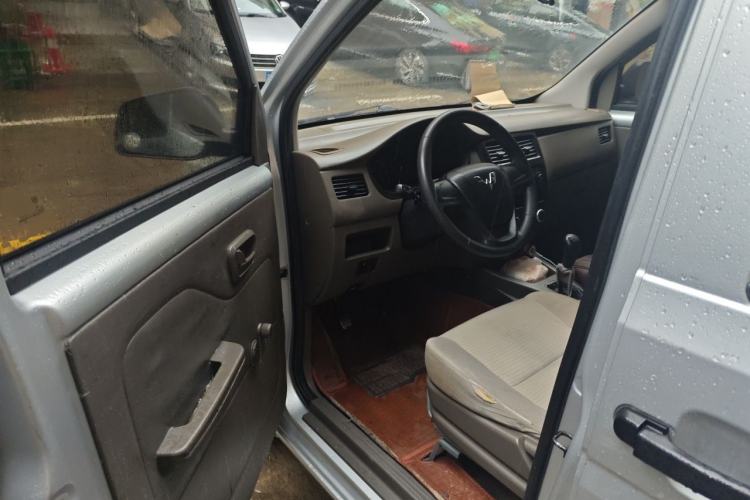 Used Wuling Rongguang V 2018 1.5L Practical Version Driver Seat
