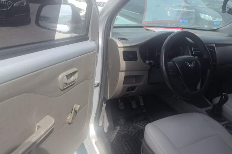 Used Wuling Rongguang V 2018 1.5L Practical Version Driver Seat