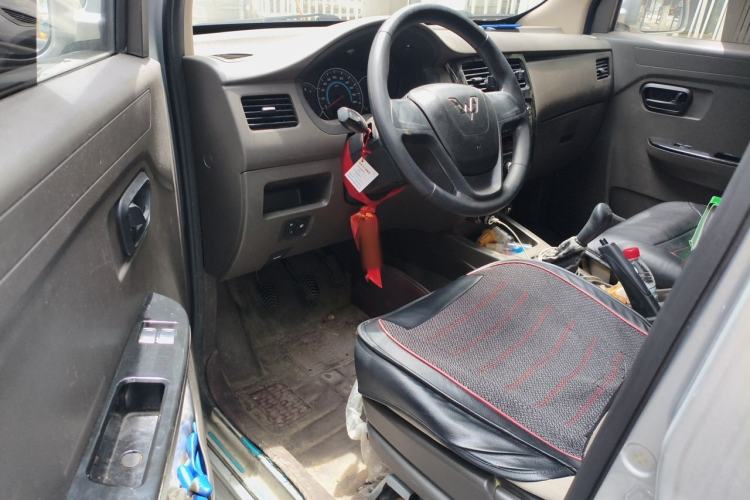 Used Wuling Rongguang V 2018 1.5L Standard Version Driver Seat