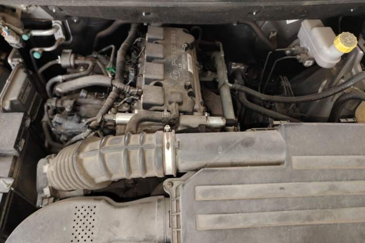 Used Wuling Rongguang V 2018 1.5L Practical Version Engine Bay