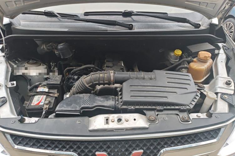 Used Wuling Rongguang V 2018 1.5L Practical Version Engine Bay
