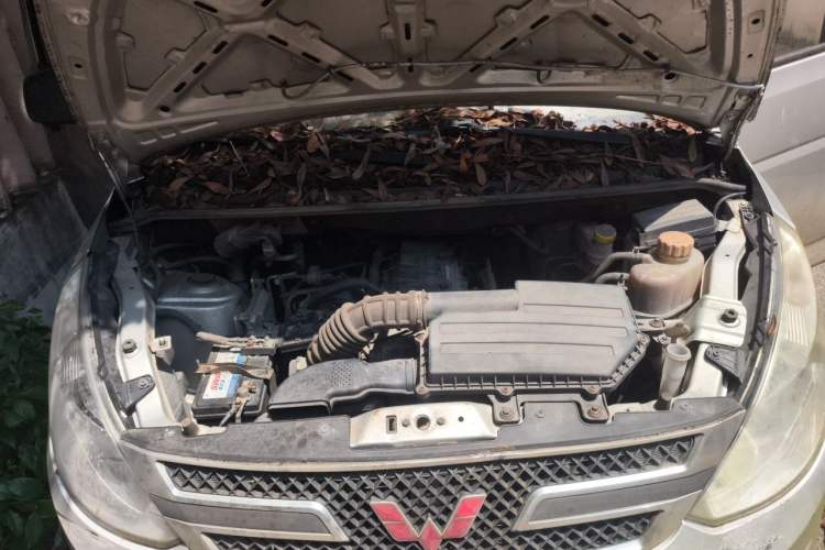 Used Wuling Rongguang V 2018 1.5L Practical Version Engine Bay