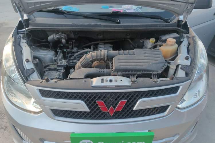 Used Wuling Rongguang V 2018 1.5L Practical Version Engine Bay