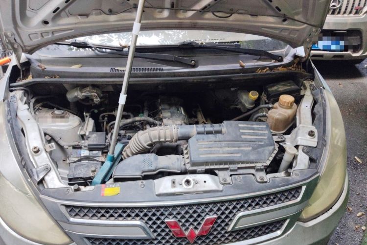 Used Wuling Rongguang V 2018 1.5L Practical Version Engine Bay