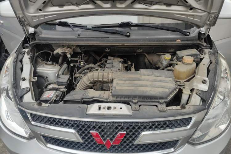Used Wuling Rongguang V 2018 1.5L Standard Version Engine Bay