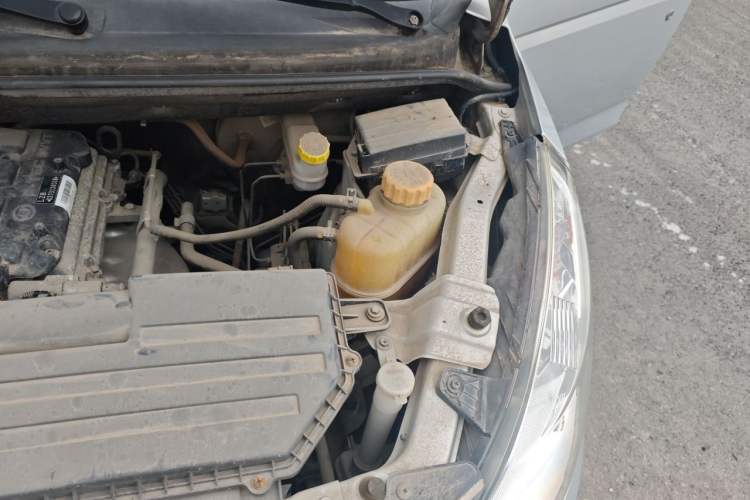 Used Wuling Rongguang V 2018 1.5L Standard Version Engine Bay Left