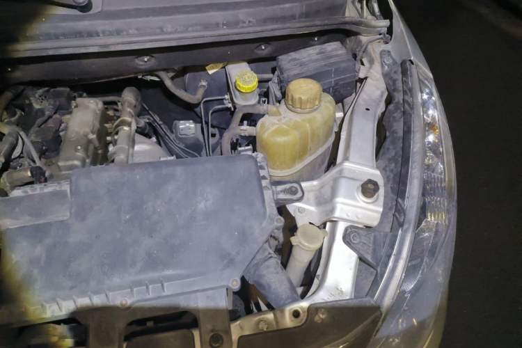 Used Wuling Rongguang V 2018 1.2L Standard Model Engine Bay Left