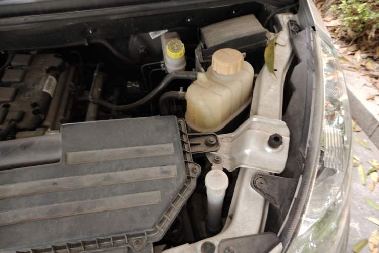Used Wuling Rongguang V 2018 1.5L Practical Version Engine Bay Left