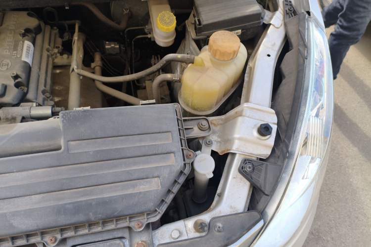 Used Wuling Rongguang V 2018 1.5L Standard Version Engine Bay Left