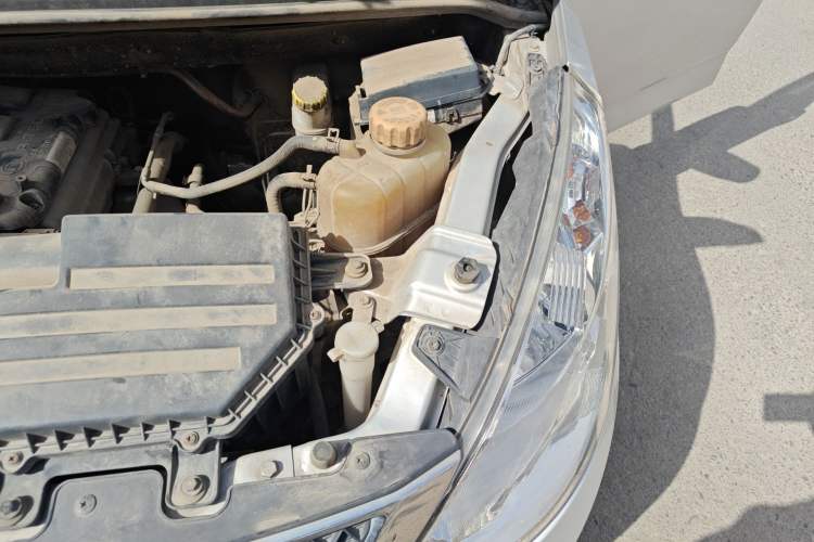 Used Wuling Rongguang V 2018 1.5L Standard Version Engine Bay Left