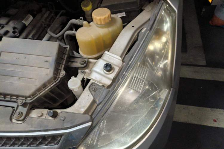 Used Wuling Rongguang V 2018 1.5L Standard Version Engine Bay Left