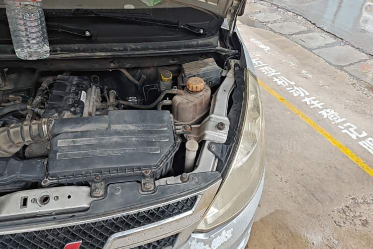Used Wuling Rongguang V 2018 1.5L Standard Version Engine Bay Left