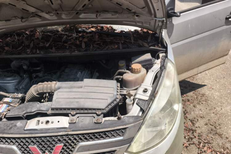 Used Wuling Rongguang V 2018 1.5L Practical Version Engine Bay Left