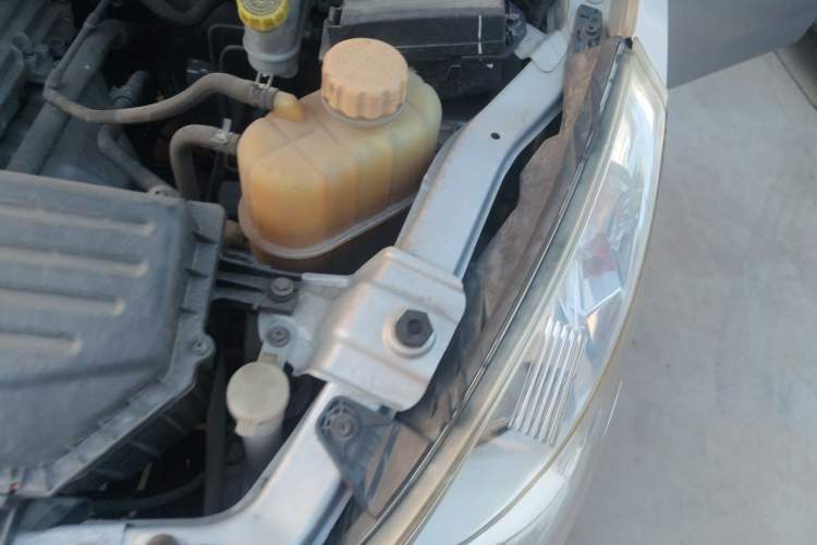 Used Wuling Rongguang V 2018 1.5L Practical Version Engine Bay Left