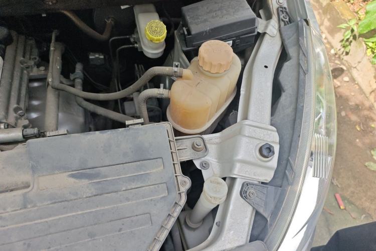 Used Wuling Rongguang V 2018 1.5L Standard Version Engine Bay Left