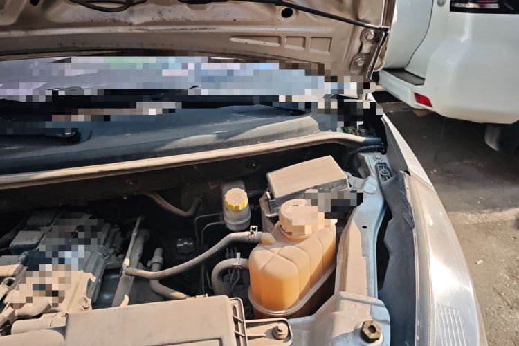 Used Wuling Rongguang V 2018 1.5L Standard Version Engine Bay Left
