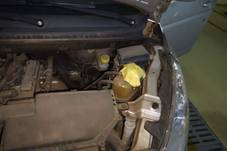 Used Wuling Rongguang V 2018 1.2L Standard Model Engine Bay Left