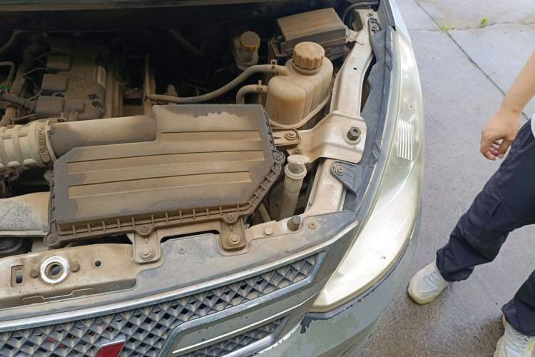 Used Wuling Rongguang V 2018 1.5L Standard Version Engine Bay Left
