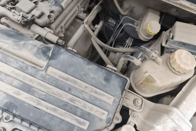 Used Wuling Rongguang V 2018 1.5L Standard Version Engine Bay Left