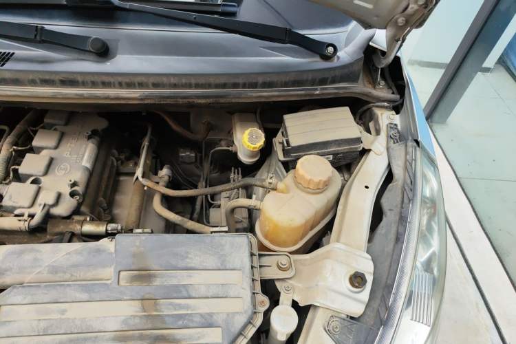 Used Wuling Rongguang V 2018 1.5L Standard Version Engine Bay Left