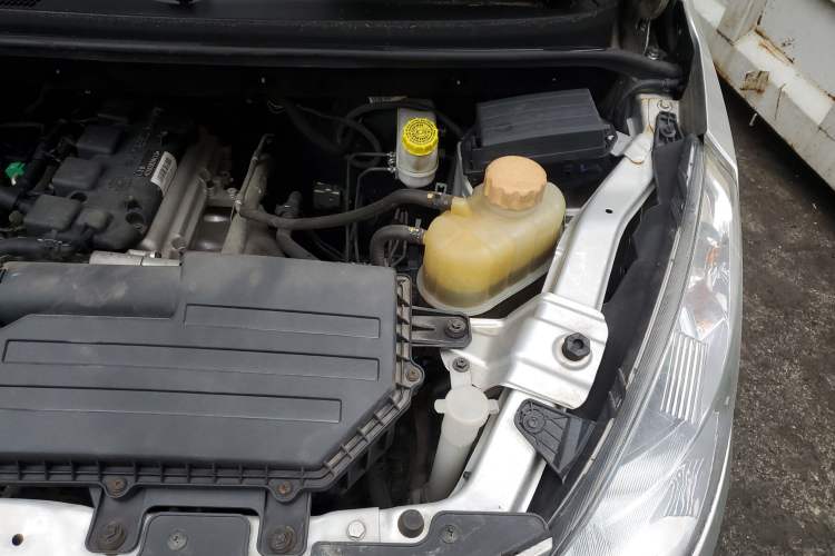Used Wuling Rongguang V 2018 1.5L Practical Version Engine Bay Left