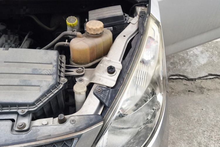 Used Wuling Rongguang V 2018 1.5L Standard Version Engine Bay Left