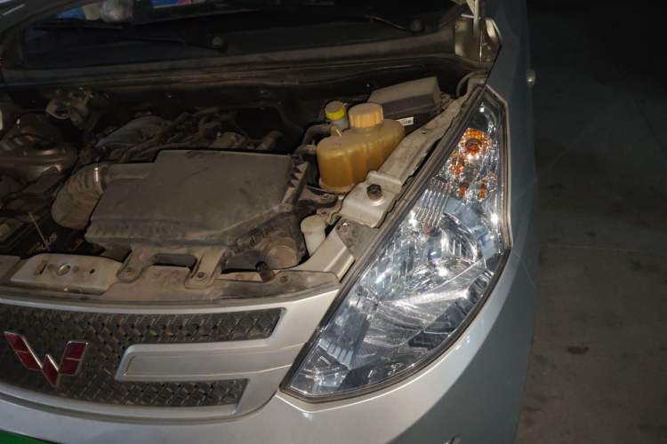 Used Wuling Rongguang V 2018 1.2L Practical Model Engine Bay Left