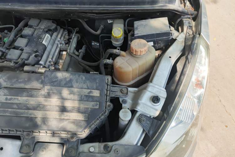 Used Wuling Rongguang V 2018 1.5L Standard Version Engine Bay Left