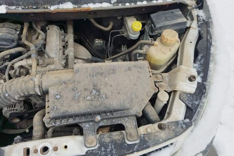 Used Wuling Rongguang V 2018 1.2L Practical Model Engine Bay Left