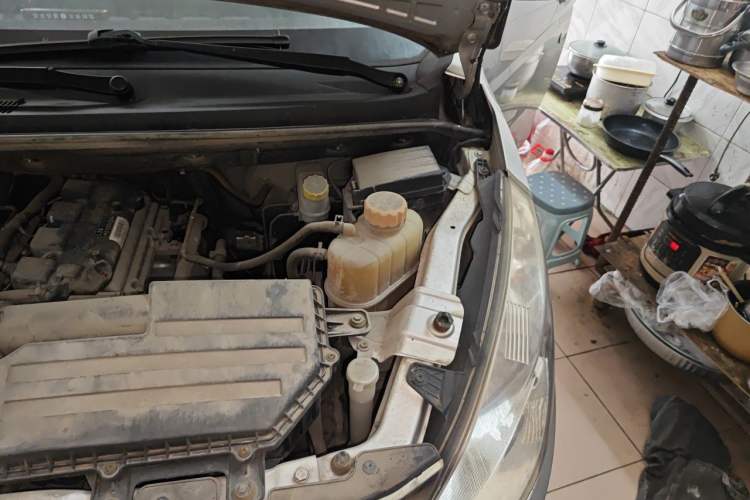Used Wuling Rongguang V 2018 1.5L Standard Version Engine Bay Left