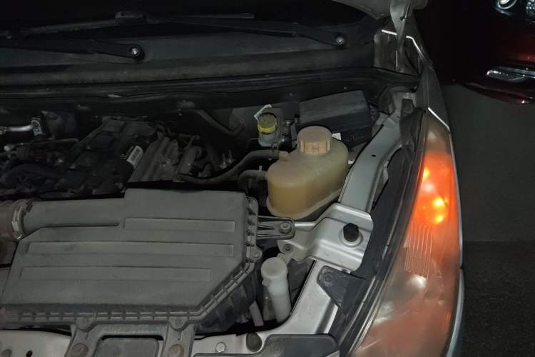 Used Wuling Rongguang V 2018 1.5L Standard Version Engine Bay Left